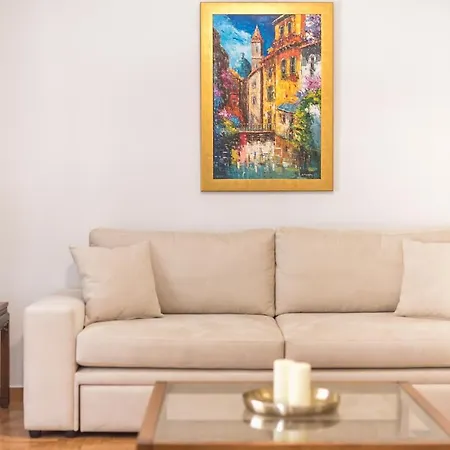 Victoria Apartment